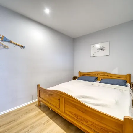 - Haus H, App 0h0404 *