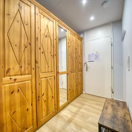 - Haus H, App 0h0404 アパート